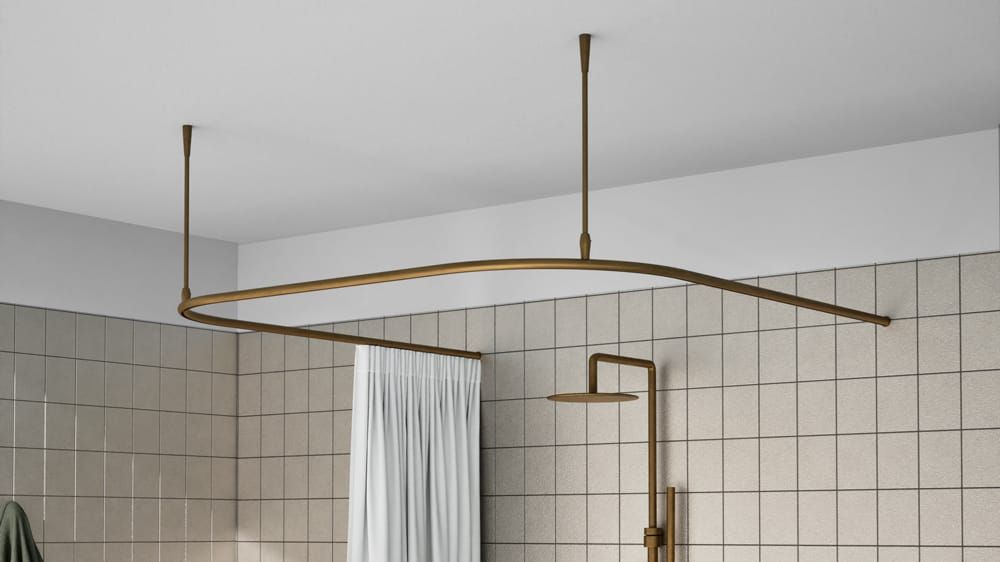 U-Form Duschstangen System mit Innenlauf rund nach Maß – mit Vorhang in Messing