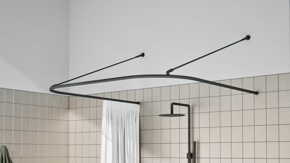 U-Form Duschstangen System mit Innenlauf rund nach Maß – mit Vorhang in Schwarz