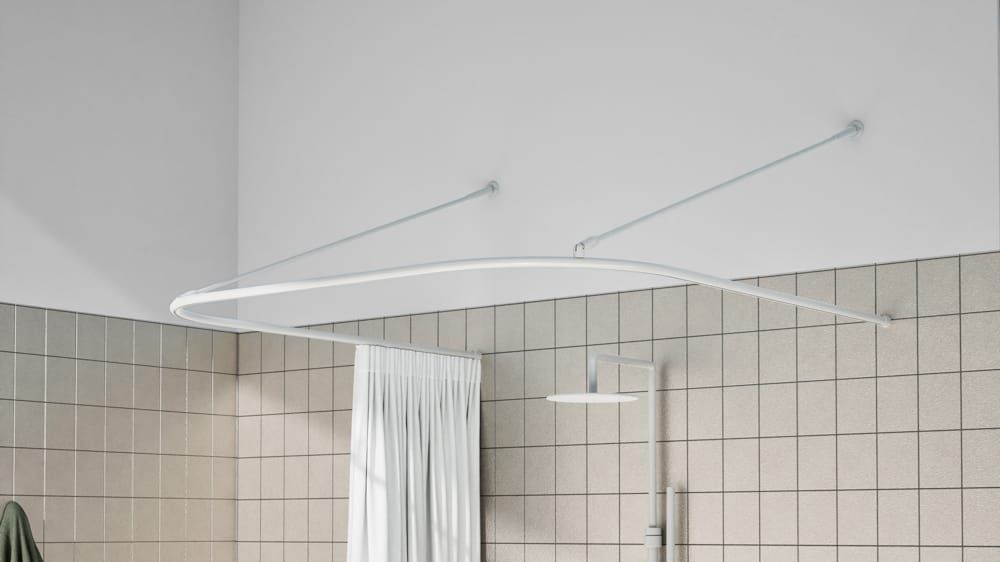 U-Form Duschstangen System mit Innenlauf rund nach Maß – mit Vorhang in Weiß