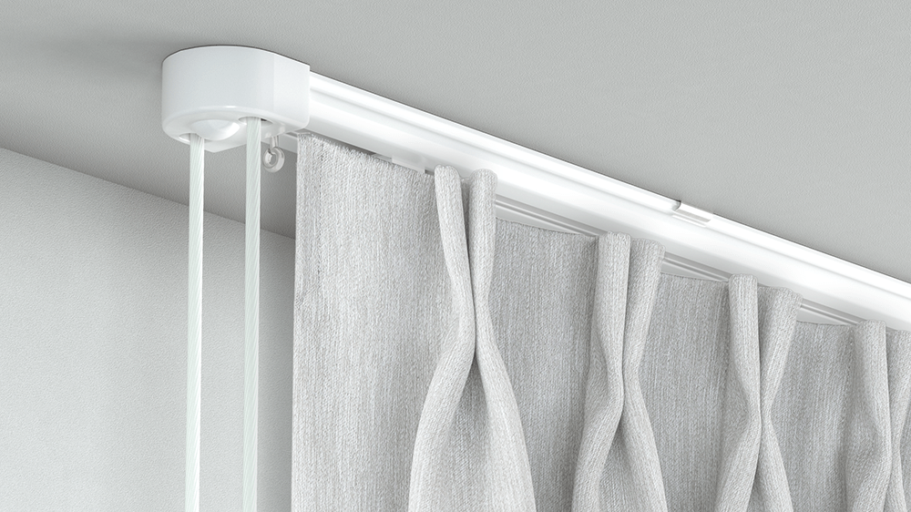 1-läufige Vorhang Schnurzugschiene eckig Modell 505 – mit Vorhang in Weiß