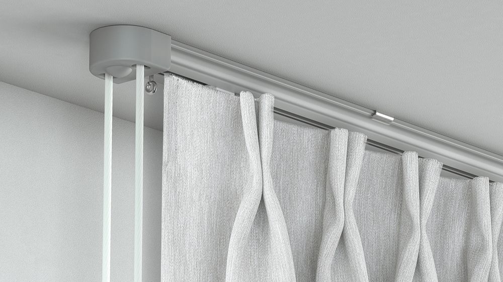 1-läufige Vorhang Schnurzugschiene eckig Modell 505 – mit Vorhang in Aluminium