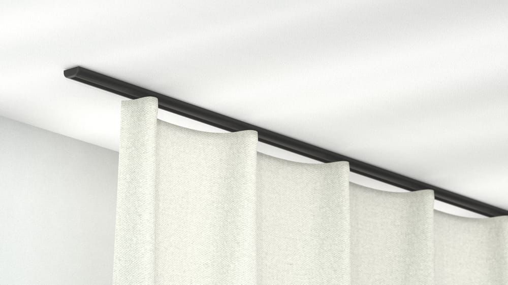 Sehr flache Deckenschiene mit simpler Montage auf Holz – in Weiß