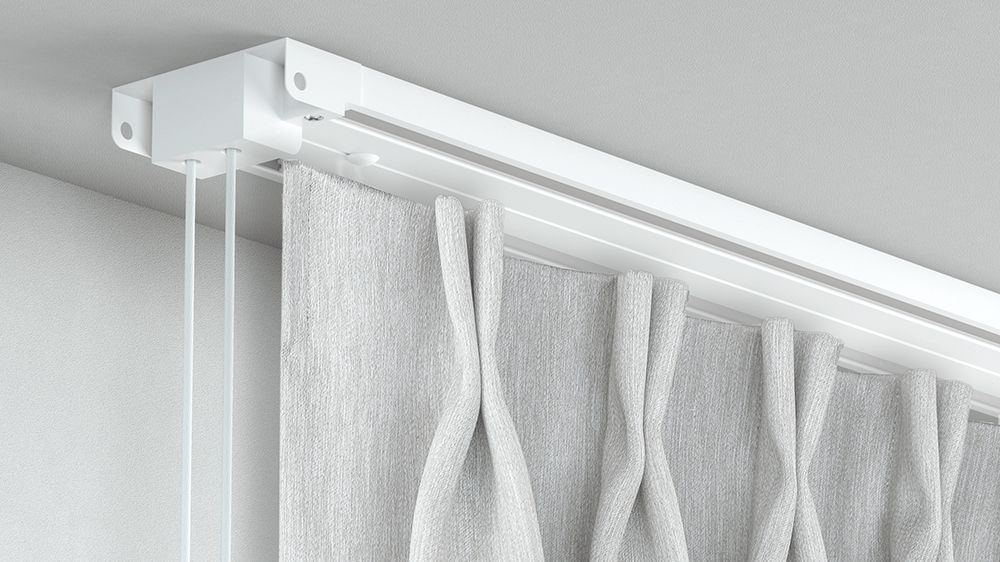1-läufige Gardinenschiene mit Schnurzug eckig &amp; flach – mit Vorhang in Weiß