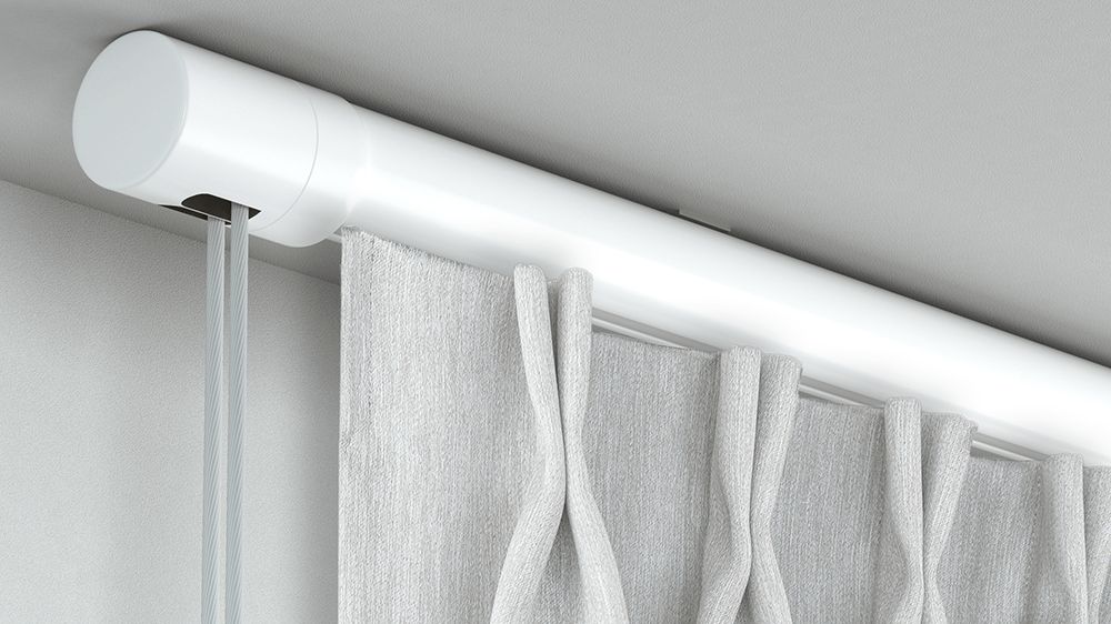Runde Seilzug Gardinenstange 1-läufig Modell 845 – mit Vorhang in Weiß