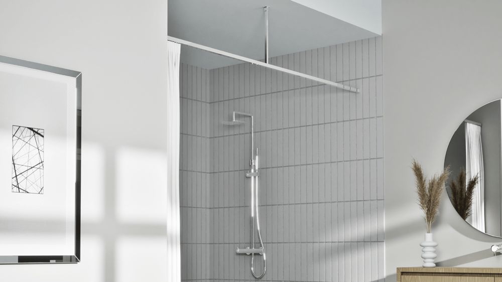 Interstil Cubus: Quadratische Duschvorhangstange gerade – mit Vorhang in Chrom