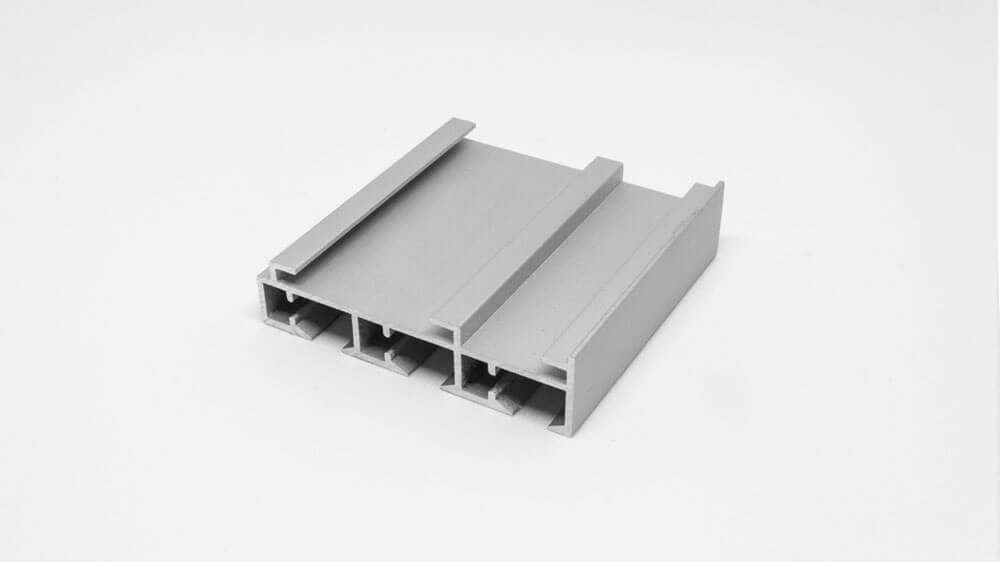 3-läufige Flächenvorhangschiene mit Schleuderzug - Modell 210 – mit Vorhang