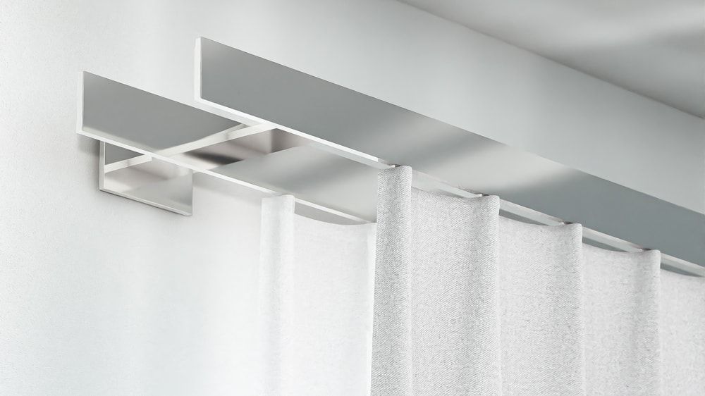 Doppelläufige Vorhangstange für Wave Vorhänge – in Chrom