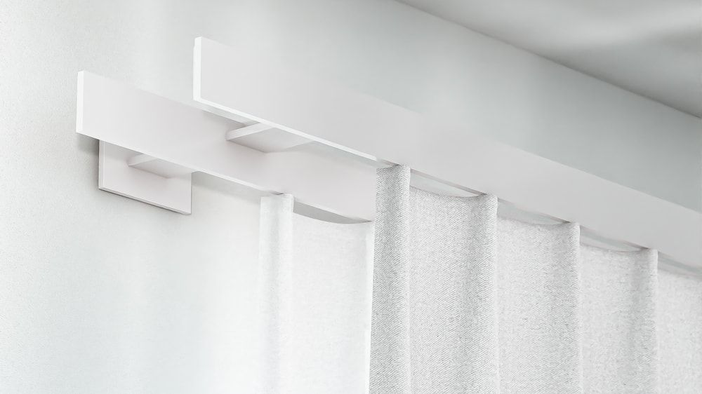 Doppelläufige Vorhangstange für Wave Vorhänge – in Weiß