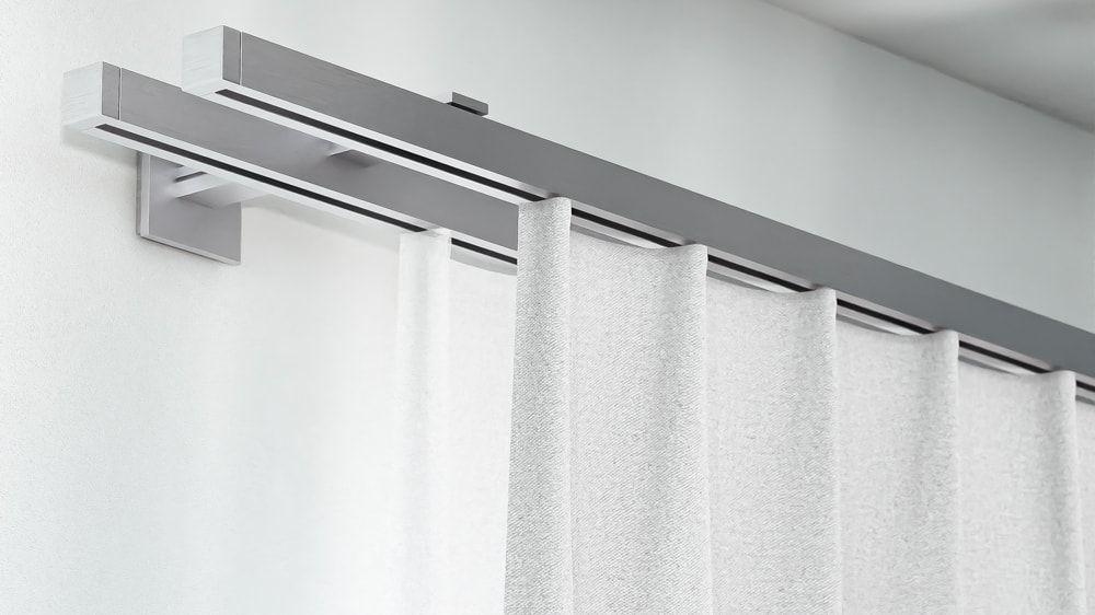 Interstil Compact 3 2-läufig Vorhangstange für Ihren Vorhang – in Aluminium