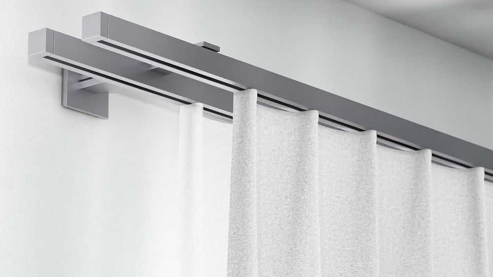 Interstil Compact 3 2-läufig Vorhangstange für Ihren Vorhang – in Edelstahl