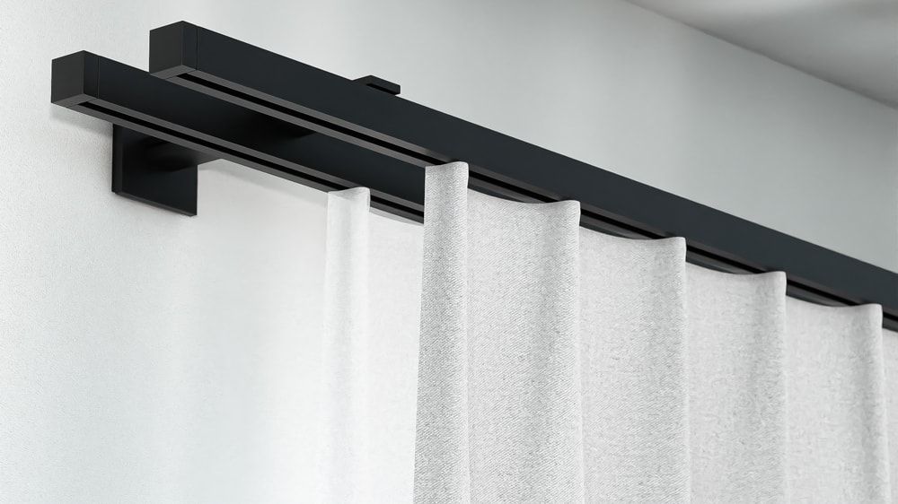 Interstil Compact 3 2-läufig Vorhangstange für Ihren Vorhang – in Schwarz