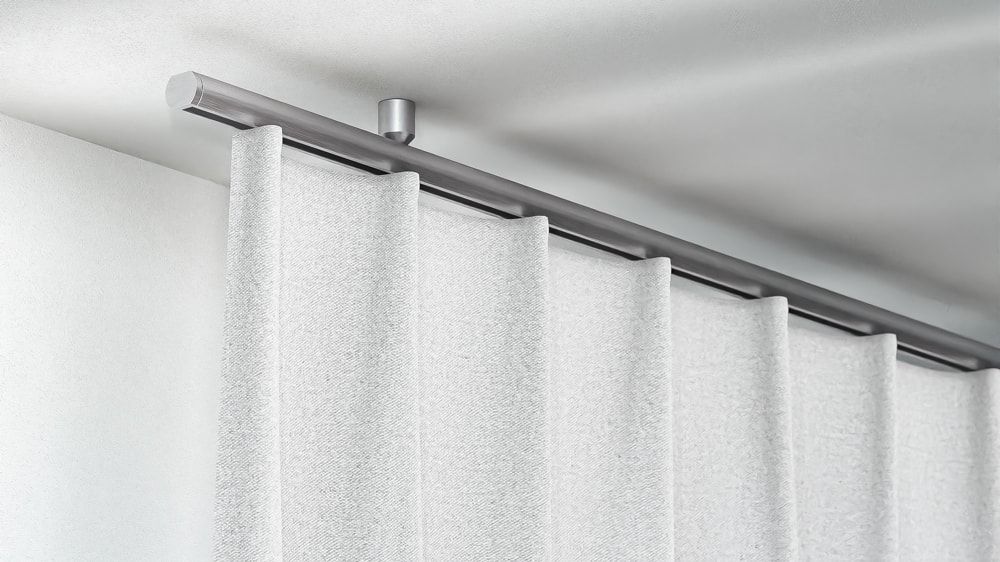 Interstil Corpus 16 mit Endkappe Diktion - filigrane Vorhangstange  – in Aluminium