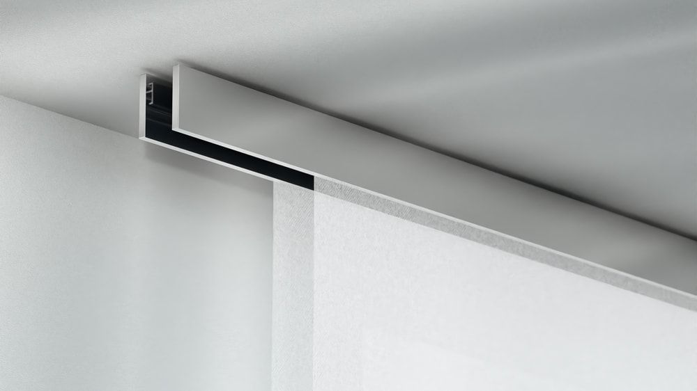 Interstil F1 Flächenvorhang Deckensystem 2-läufig – in Chrom