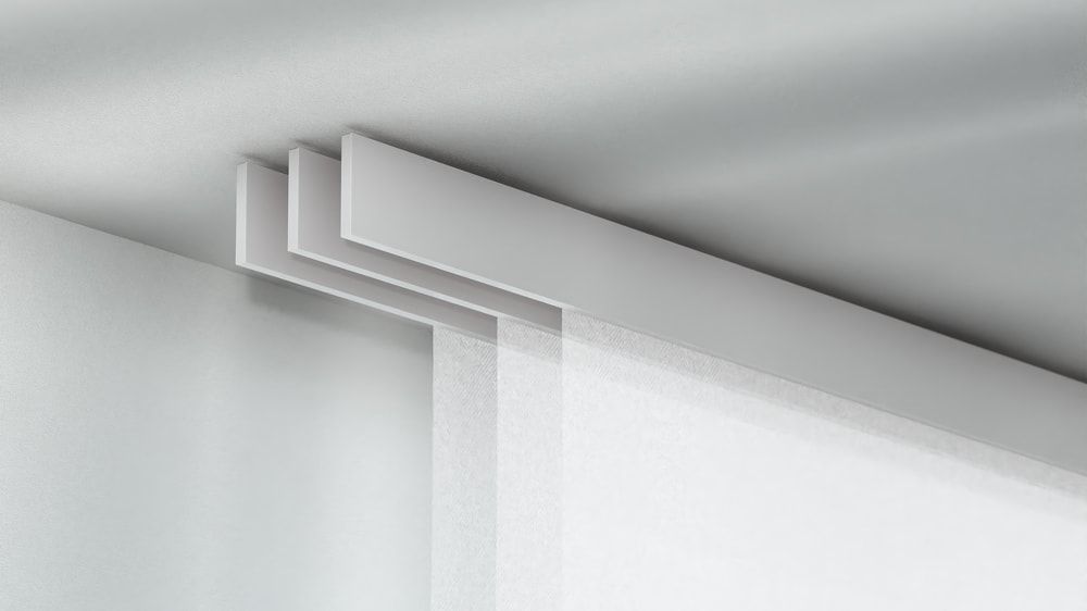 Interstil F1 Flächenvorhangschiene Deckenmontage 3-läufig – in Weiß