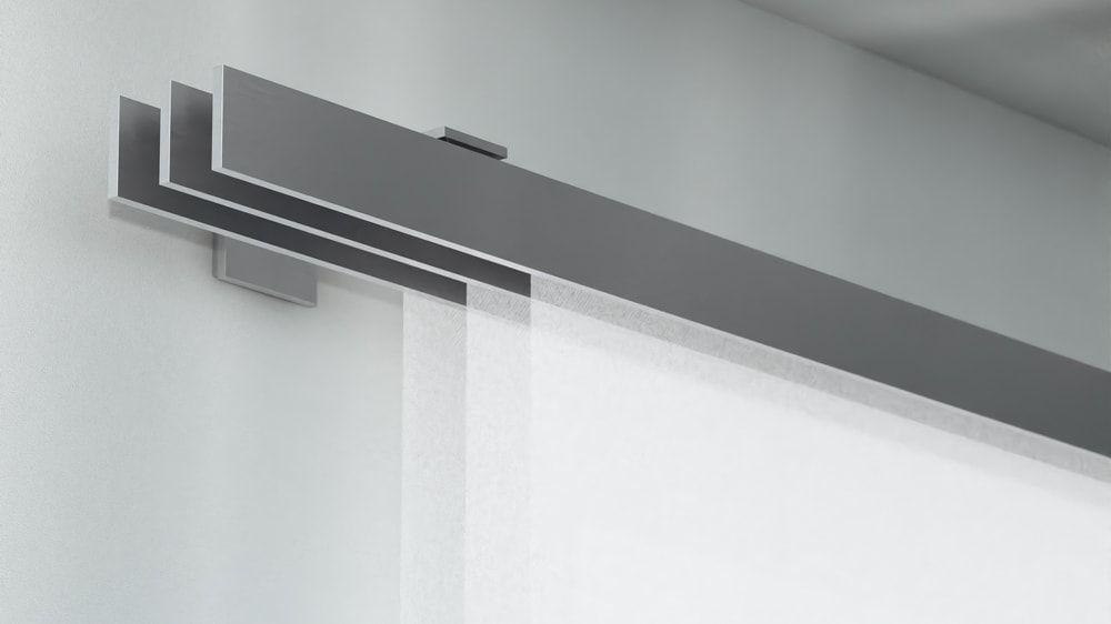 Interstil F1 Gardinenstange für Schiebegardinen 3-läufig Wand – in Aluminium