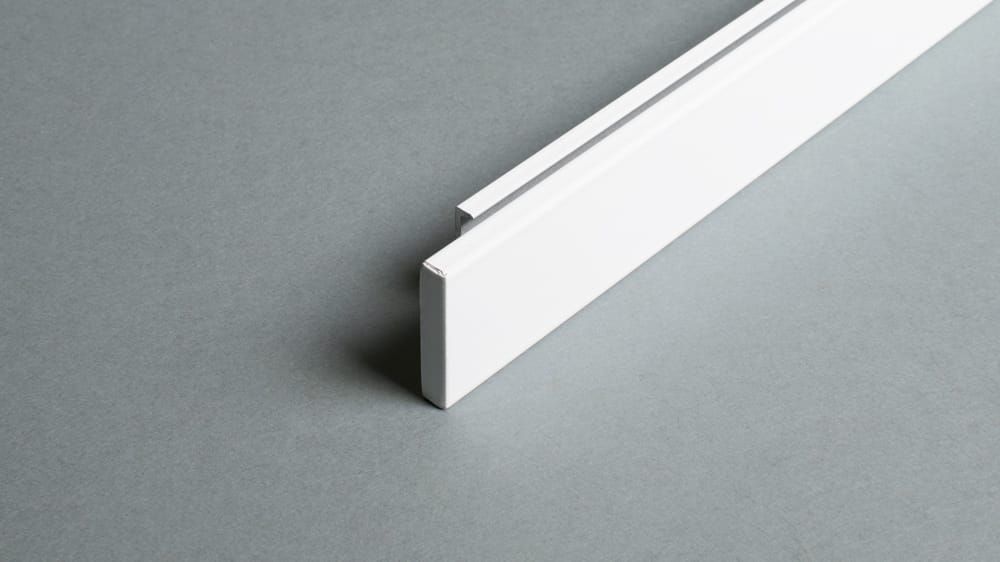 Interstil - Innenlaufprofil flach 28 mm – in Weiß