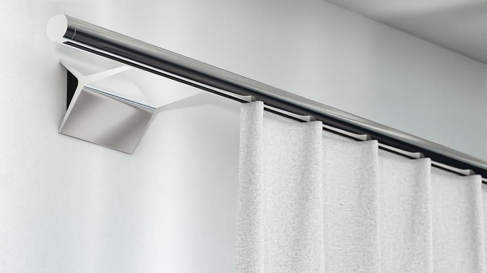 Interstil Lee 2 Wand Gardinenstange mit Innenlauf nach Maß – in Chrom