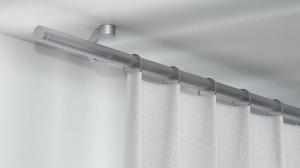 Interstil Meteor Gardinenstange zur Deckenmontage auf Maß – in Edelstahl