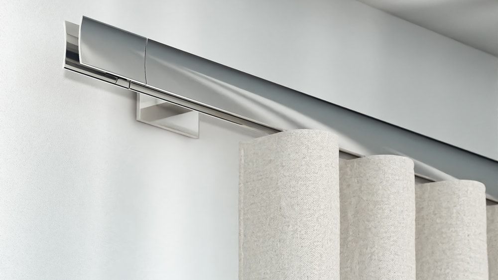 Interstil Sail Design Gardinenschiene einläufig zur Wandmontage – in Chrom