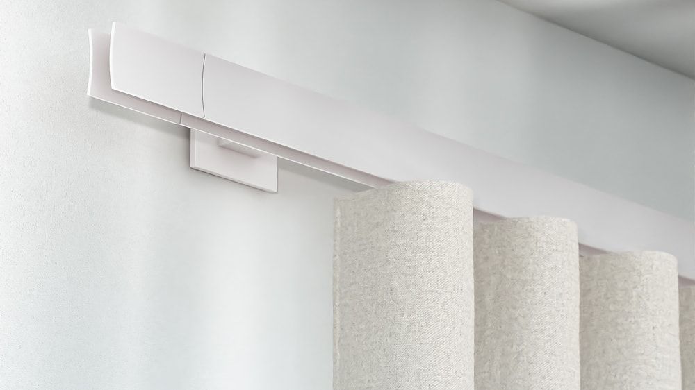 Interstil Sail Design Gardinenschiene einläufig zur Wandmontage – in Weiß