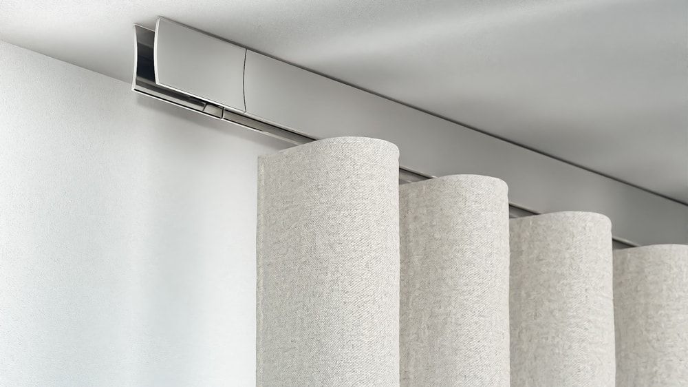Interstil Sail Design Vorhangschiene zur Deckenmontage – in Chrom