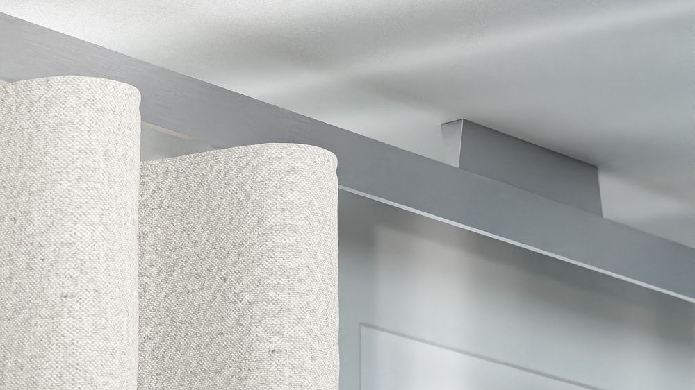 Gardinenschiene WING mit Interstil Integral – in Aluminium