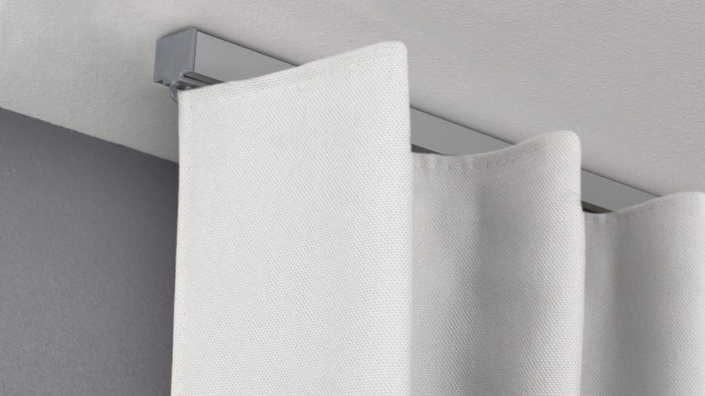 Schleuderschiene für die Schnellmontage Modell 450 – mit Vorhang in Aluminium