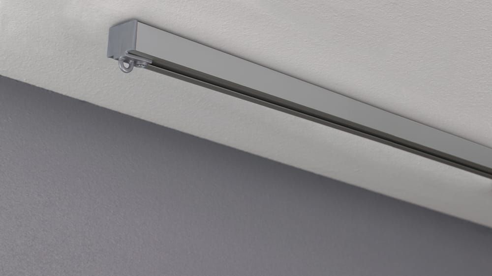 Schleuderschiene für die Schnellmontage Modell 450 – mit Vorhang in Aluminium