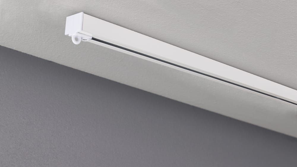 Schleuderschiene für die Schnellmontage Modell 450 – mit Vorhang in Weiß