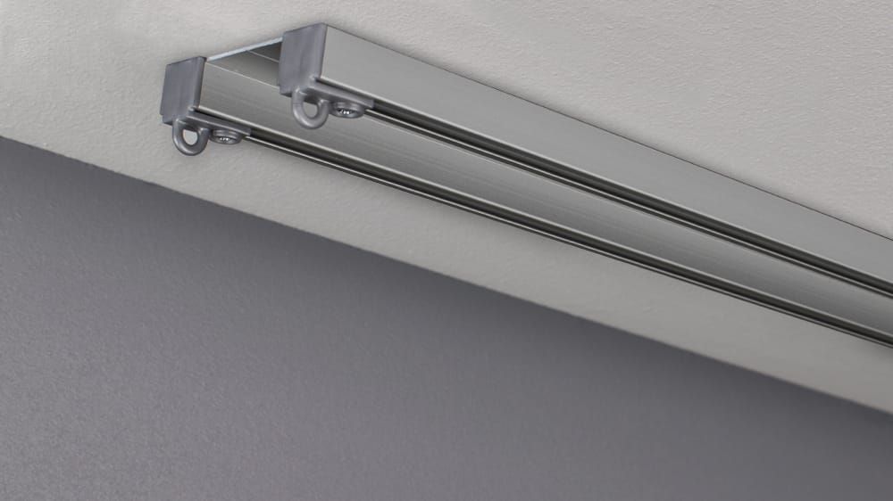 Gardinenschiene zum Aufschrauben an die Decke 2 läufig – mit Vorhang