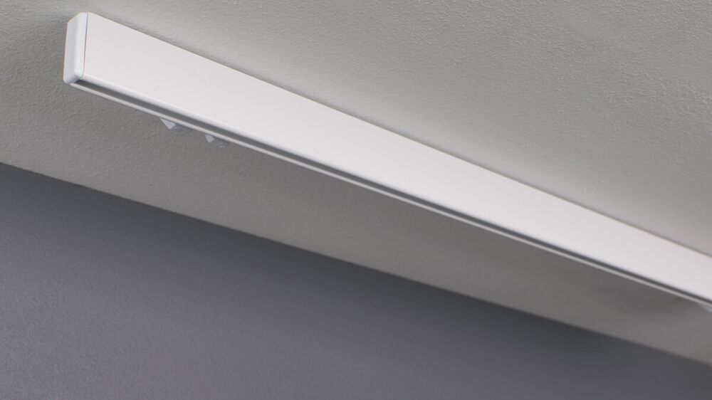 Hochschleuderschiene für die Deckenmontage Modell 550 – mit Vorhang