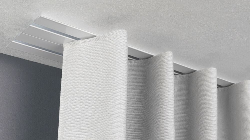 2-läufige Gardinenschiene abgehängte Decke zum Einnuten – mit Vorhang