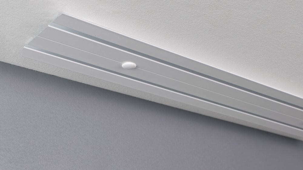 2-läufige Gardinenschiene abgehängte Decke zum Einnuten – mit Vorhang