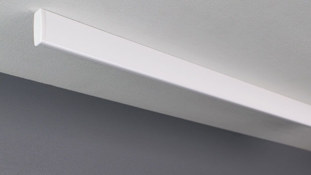 Alugard Modell 750 für besonders schwere Vorhänge – mit Vorhang