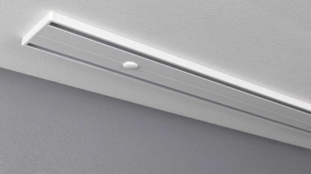 Flachschiene zum Aufschrauben Modell 874 inklusive Enddeckel – mit Vorhang