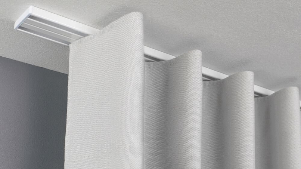 Flachschleuderschiene für Verdunkelungsvorhänge Modell 877 – mit Vorhang