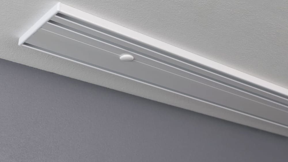 Flachschiene Decke für Gardinen zum Aufschrauben Modell 878 – mit Vorhang