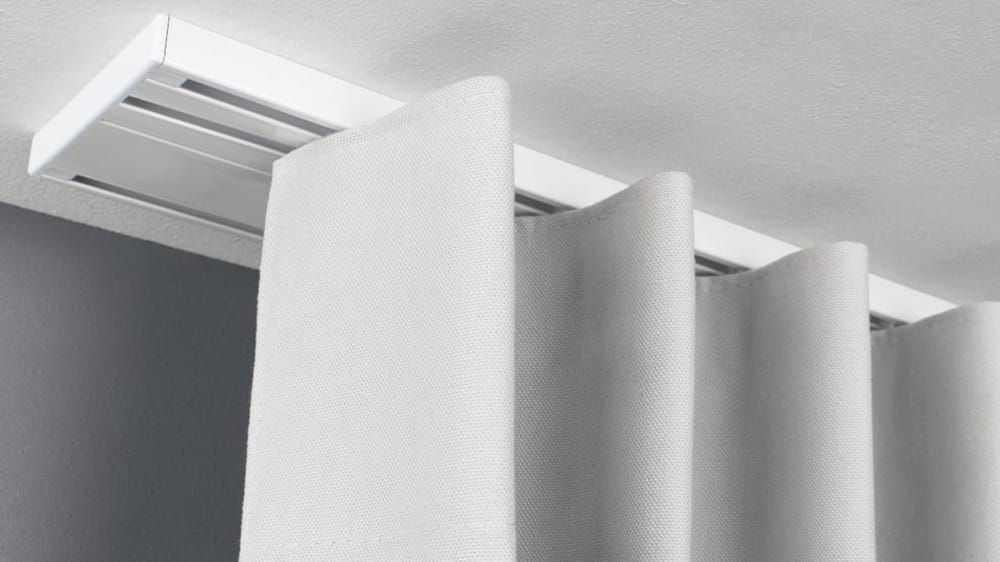 Alugard Modell 881 – flache zweiläufige Deckenschiene – mit Vorhang