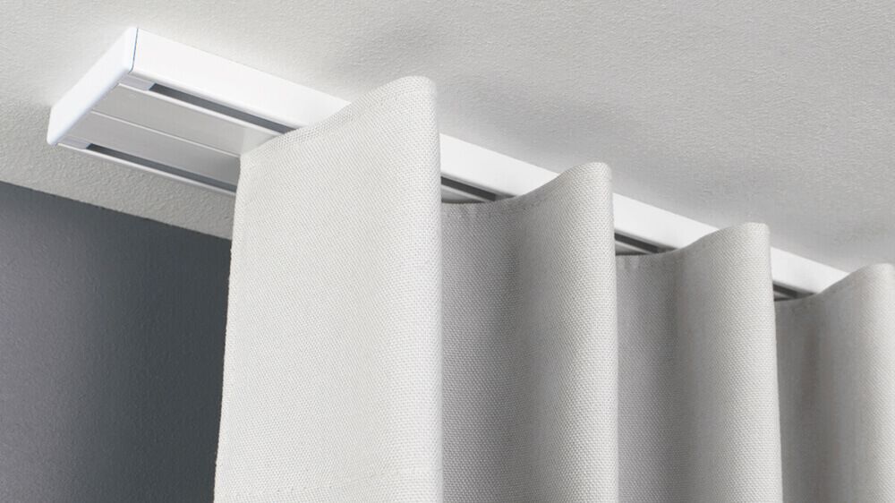 2 läufige Gardinenschiene Modell 883 – für schwere Vorhänge – mit Vorhang