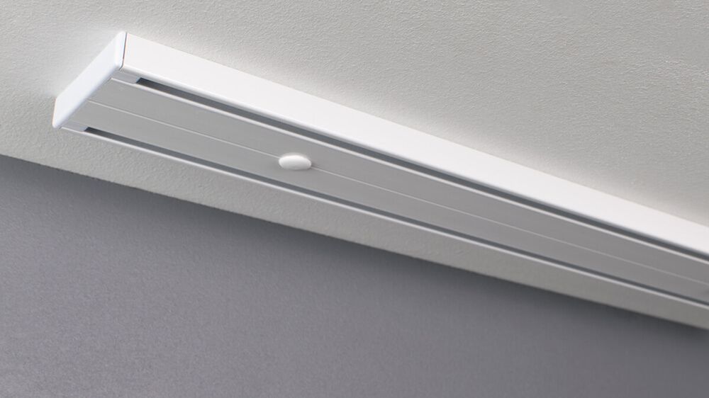 2 läufige Gardinenschiene Modell 883 – für schwere Vorhänge – mit Vorhang