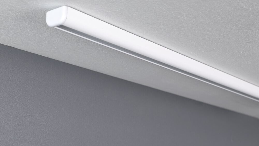 Vorhangschiene Modell 887 - Flachschleuderschiene für Schnellmontage  – mit Vorhang