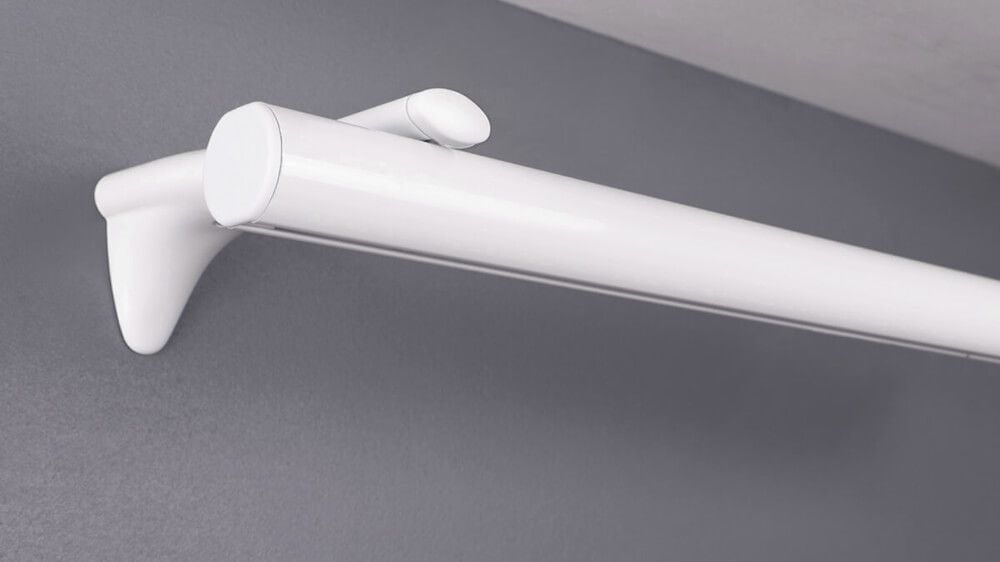 Modell 865 einläufige Rundrohrschiene zur Wandmontage – mit Vorhang