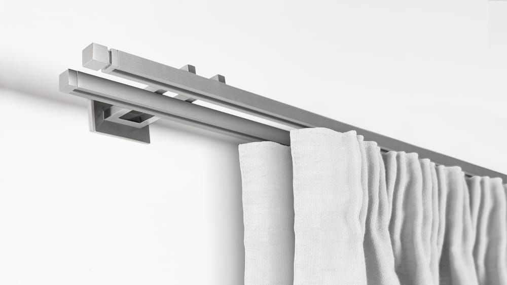 Interstil Phantom 2 - 2 läufige Vorhangstange zur Wandmontage – mit Vorhang in Aluminium