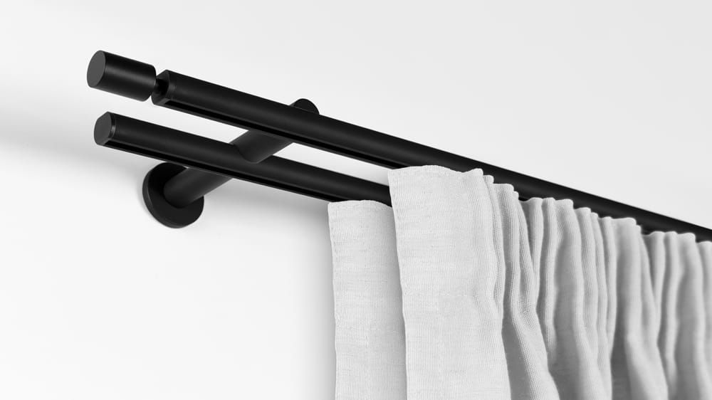 Interstil Retro 2-läufig zur Wandmontage konfigurieren – mit Vorhang in Schwarz