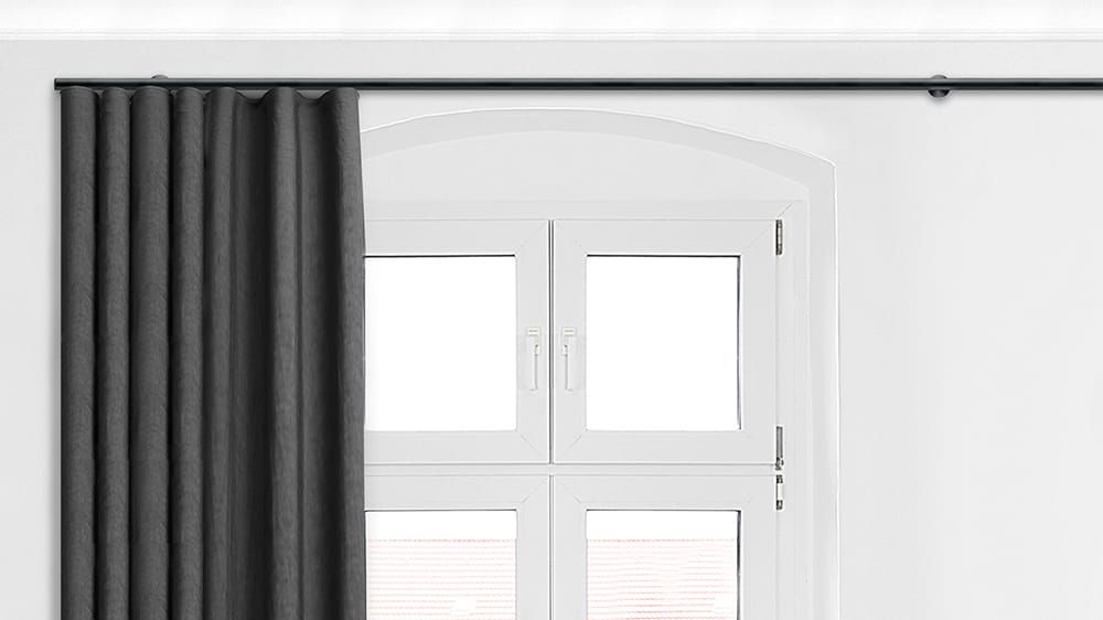 Interstil Sympathie 1 zur Wandmontage auf Maß – mit Vorhang in Schwarz