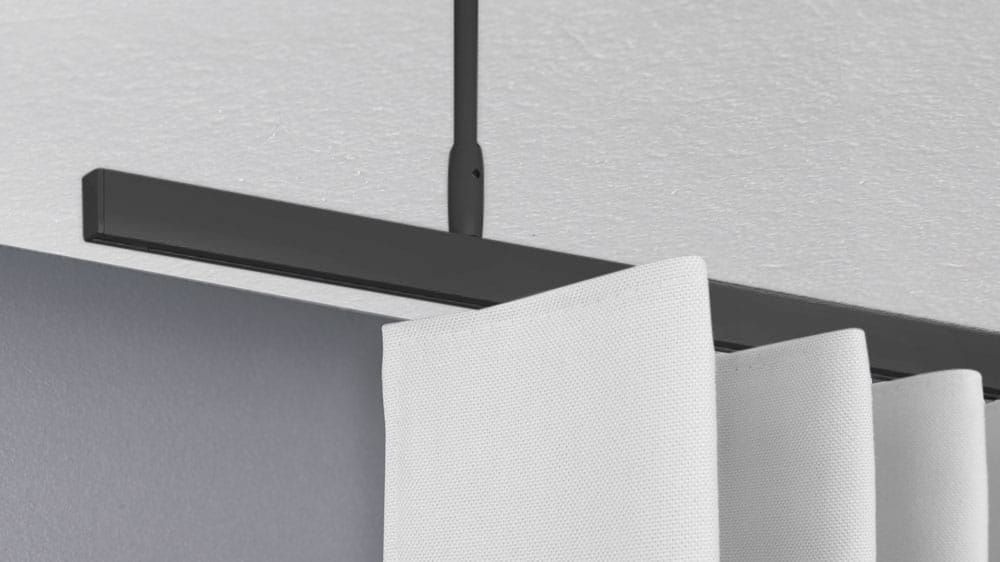 Raumtrenner Schiene für Vorhänge 1-läufig eckig – mit Vorhang in Schwarz