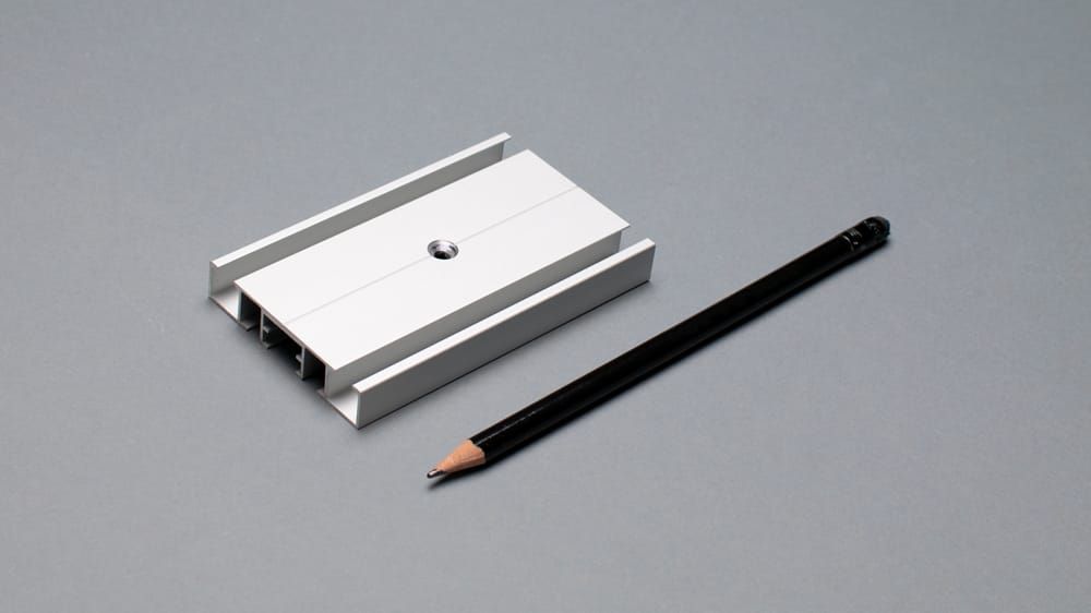 2 läufige Gardinenschiene Modell 883 – für schwere Vorhänge – mit Vorhang