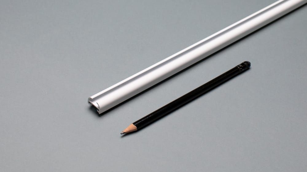 Vorhangschiene Modell 887 - Flachschleuderschiene für Schnellmontage  – mit Vorhang