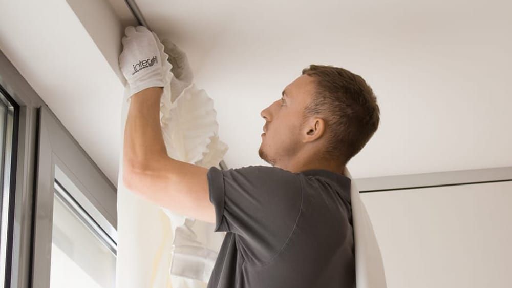 Montage für Vorhangschienen &amp; Gardinenstangen in Berlin – Montageanleitung