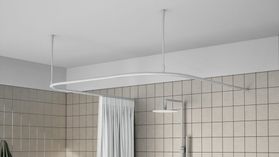Duschvorhangstange U-Form Modell 440 – mit Vorhang in Weiß